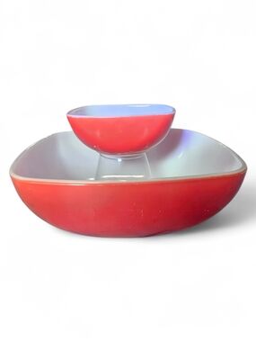 Pyrex Red Chip & Dip Serving Bowls